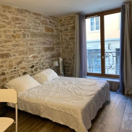 Studio With Exposed Stone Vieux Lyon Exterior photo